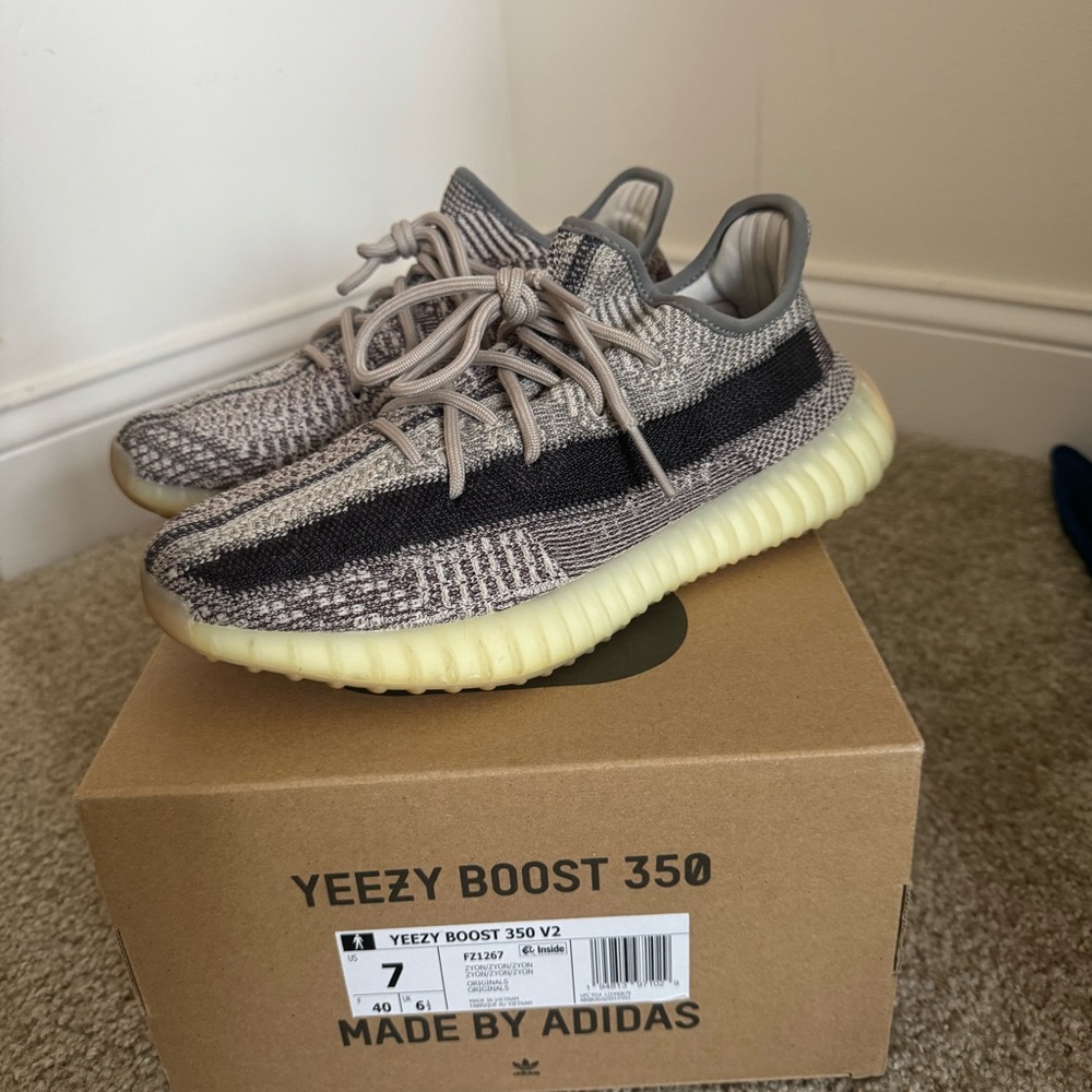 Adidas Yeezy Boost 350 V2  Sneakers - Zyon